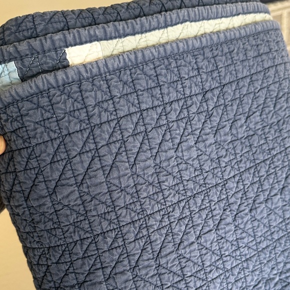 Pendleton cream and Navy Geometric Quilted Blanket - Picture 8 of 8